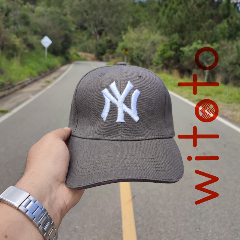 GORRA YANKEES GRIS OSCURO LOGO BLANCO